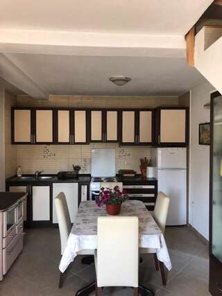 Дома для отпуска Krstac House Цетине Дом для отпуска-11