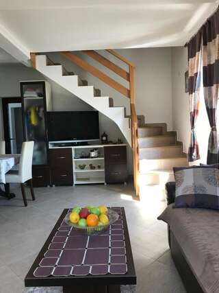 Дома для отпуска Krstac House Цетине Дом для отпуска-17