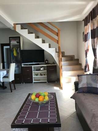 Дома для отпуска Krstac House Цетине Дом для отпуска-3